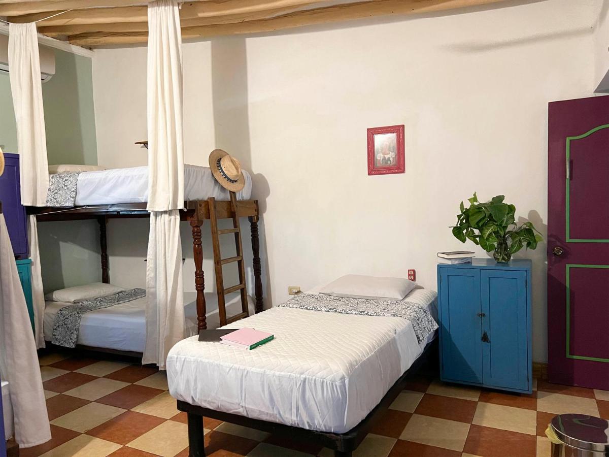 Hostel Candelaria Valladolid  Luaran gambar