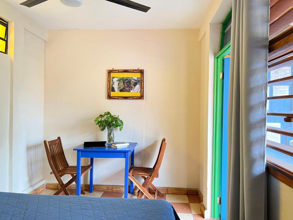 Hostel Candelaria Valladolid  Luaran gambar