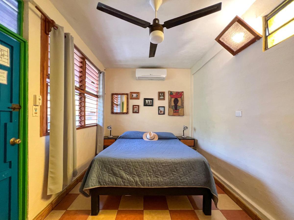Hostel Candelaria Valladolid  Luaran gambar